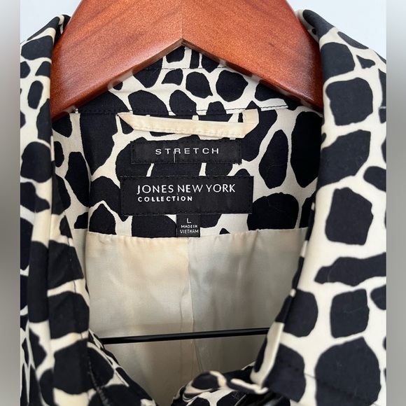 Jones New York Black and White Animal Print Girafe print Jacket size large - Picture 3 of 5